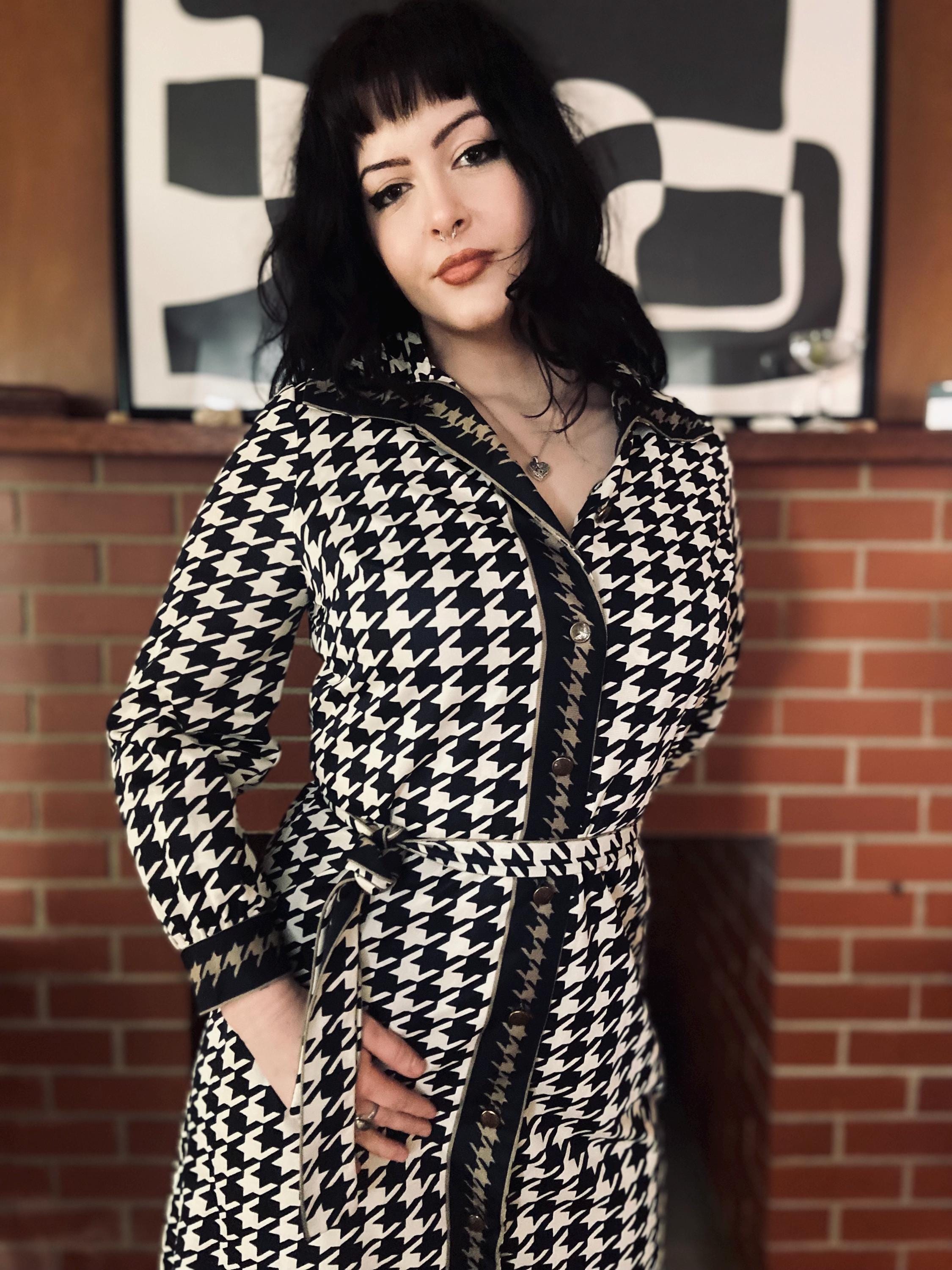 1960s Black White & Olive Green Houndstooth Print Mendel Shirt