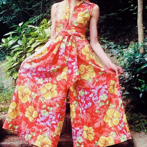Hawaiian Flower Print 1960s / 1970s Palazzo Resort Wear Jumper