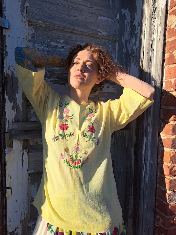 1970's  Mexico/Embroider Yarn/ Floral Hippie Top