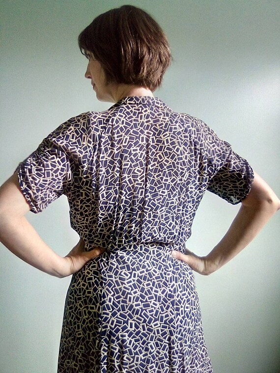 Country Vintage Dress 1940's/ Nelly Don Brand/Abstract Geometric Design/Draw String Sleeves View 3