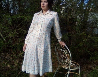 1970's Floral Spring Long Sleeve Dress/It's A Lehigh Label/Button Down Bust Closure