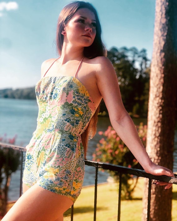 Flower Print 1950s Pinup Swimsuit/ Playsuit / Rom… - image 5