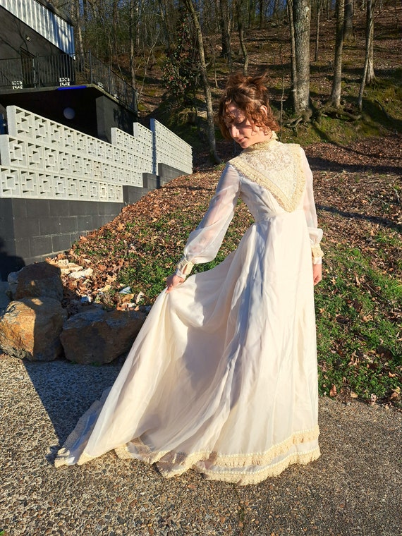 1970s Crochet Detail Wedding Gown With Long Train & Veil - Etsy