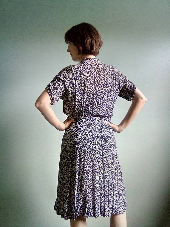 Country Vintage Dress 1940's/ Nelly Don Brand/Abstract Geometric Design/Draw String Sleeves View 4
