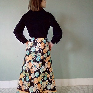 1960's/70's Floral And Soft Felt Dress/Front Zip Down Closure/Side Pockets/Sharp Collar image 3