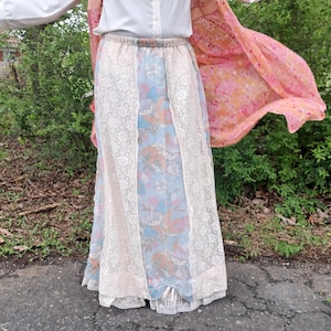 Hippy Prairie 1960s / 1970s Maxi Peasant Cottagecore /Lace and Flowers