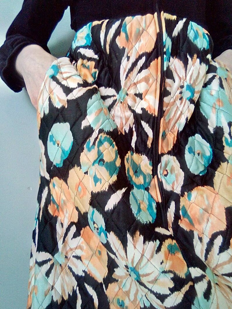 1960's/70's Floral And Soft Felt Dress/Front Zip Down Closure/Side Pockets/Sharp Collar image 6