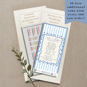 Puede incluir: Tarjetas de juego de sorteo de boda personalizadas con un borde de rayas azules y blancas y corazones. Las tarjetas muestran un dibujo lineal de una pareja, el texto Mari & Stella's Wedding Souvenir Pull Tab, 20 de junio de 2026 y 10 Winners.