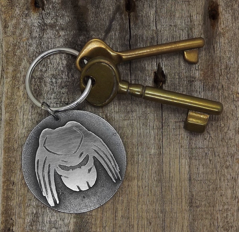Predator Bio-mask Silhouette Pewter Distressed Keychain Handmade Yautja ...