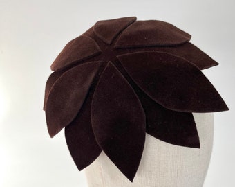 Fascinator base a forma di fiore marrone caffè espresso 21 cm