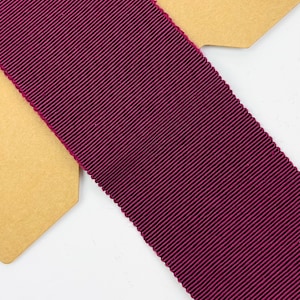 RESTEREND STUK - Vintage grosgrain lint, 50 mm breed rayon en bordeauxrode katoen