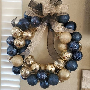 Christmas Ornament wreath, Holiday wreath, Christmas decor, holiday decor, Christmas ornaments, Front door wreath, Fireplace decoration