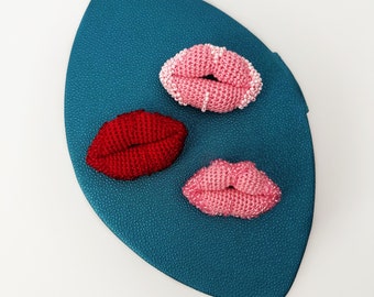 Crochet brooch lips, Red beaded lips brooch, Small crochet gift for her, Women's day gift, Crochet lips, Crochet brooch, Handmade brooch