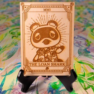 Carta de Tarot de Tom Nook de madera - El Prestamista - Arte inspirado en Animal Crossing grabado con láser - Regalo para gamers, decoración de escritorio, Tarot Cottagecore