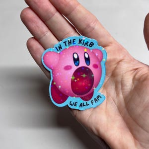 Niedlicher Kirby Vinyl Sticker - In the Kirb We All Fam Holographischer Aufkleber für Laptop, Wasserflasche, Nintendo-Fans, Gamer, Kawaii Vibes