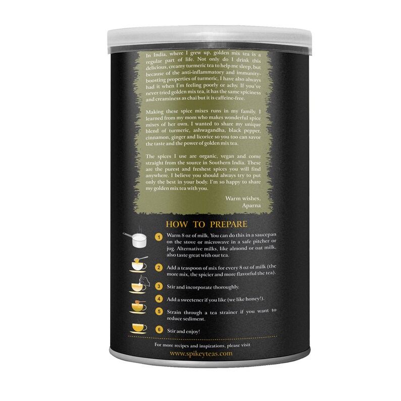 K&ouml;nnte beinhalten: Eine schwarze und goldene Dose mit goldenem Tee-Mix mit Anweisungen zur Zubereitung des Tees. Die Dose zeigt ein Bild einer Frau, die eine Tasse Tee h&auml;lt. Der Text auf der Dose lautet "Warme Gr&uuml;&szlig;e, Aparna" und "www.spikeyteas.com".
