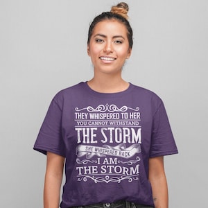 I Am The Storm Tシャツ | モチベーションシャツ | インスピレーション | ポジティブな雰囲気 | 瞑想とヨガ | 親友へのギフト | 女の子へのギフト
