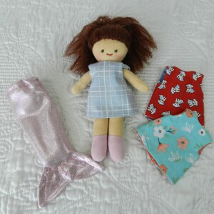 Little mermaid doll, three reversible dresses, mermaid outfit, matching handbag, auburn hair, ideal gift for a child's party image 4