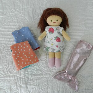 Little mermaid doll, three reversible dresses, mermaid outfit, matching handbag, auburn hair, ideal gift for a child's party image 3