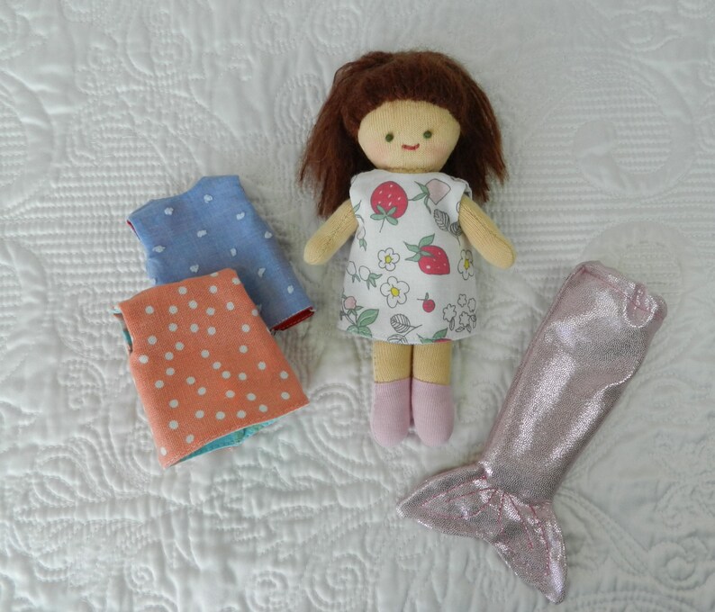 Little mermaid doll, three reversible dresses, mermaid outfit, matching handbag, auburn hair, ideal gift for a child's party image 3