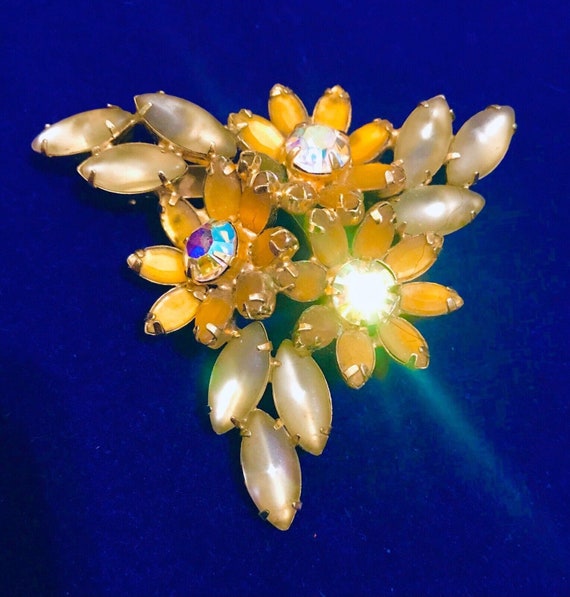 Vintage Juliana Beige Topaz Flower Aurora Boreali… - image 4