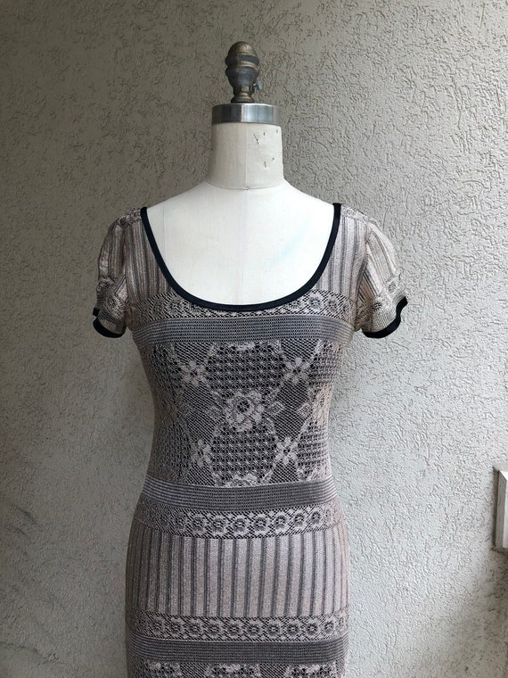 Lace-esque knit / crotchet overlay vintage dress - image 4