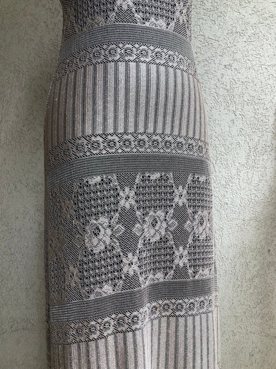 Lace-esque knit / crotchet overlay vintage dress - image 3