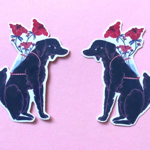 Gespiegelte Gefährten: Er brachte ein Geschenk Schwarzer Hund Vinyl-Sticker-Set