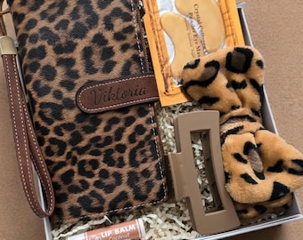 Leopard Print Gift Box Pamper Set for Manager Female Classy Women Gifts Cheetah Print Personalized Best Friend Wristlet Wallet Purse Leopard
