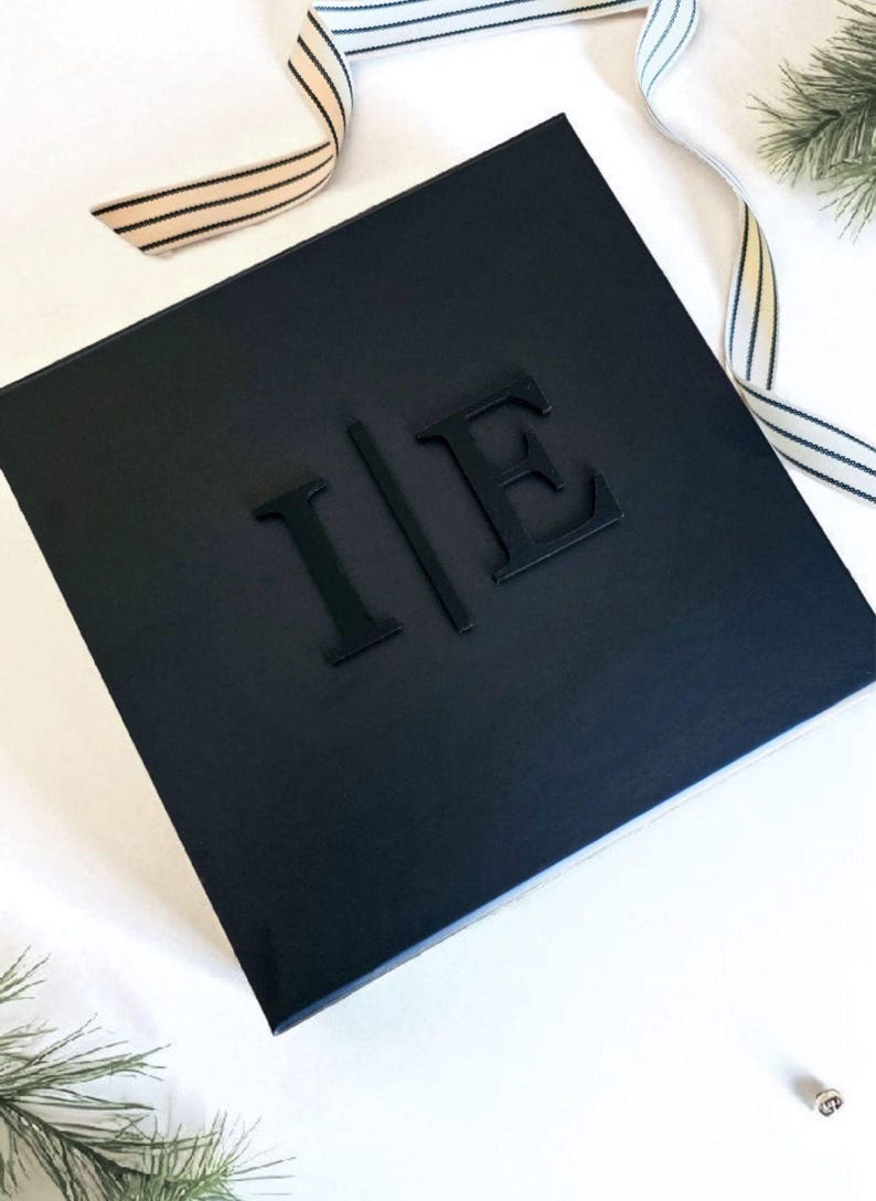 Caja magnética negra personalizada para hombre, acrílico 3D, nombre, embalaje moderno de lujo, caja de regalo vacía para hombre, recuerdo para esposo, paquete de obsequios para padrinos de boda. imagen 9