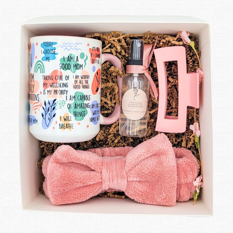 New Mom Gift Basket - 60+ Gift Ideas for 2025