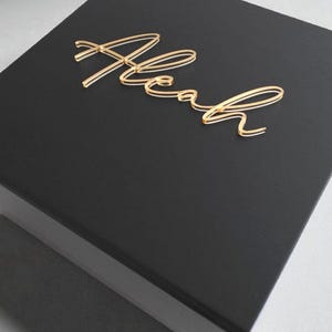 Caja magnética negra personalizada para hombre, acrílico 3D, nombre, embalaje moderno de lujo, caja de regalo vacía para hombre, recuerdo para esposo, paquete de obsequios para padrinos de boda. imagen 11