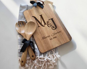 New Home Personalized Cutting Acacia Board Custom Kitchen Gift for New Couple Engraved Wedding Keepsake Charcuterie Board Initial Last Name