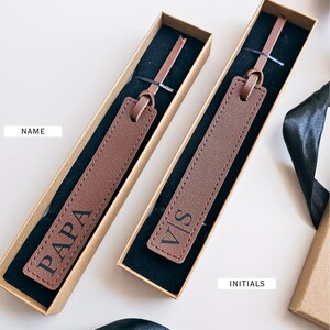 Marque-page nom personnalisé en cuir pour homme pour homme Idée cadeau lecteur cadeau d'anniversaire pour lui mari Cadeau d'anniversaire pour amoureux des livres personnalisé image 2