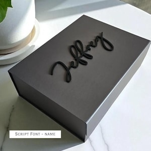 Caja magnética negra personalizada para hombre, acrílico 3D, nombre, embalaje moderno de lujo, caja de regalo vacía para hombre, recuerdo para esposo, paquete de obsequios para padrinos de boda. imagen 8