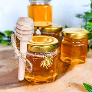 Wildflower Honey jar with honey dipping stick Aesthetic Honey Gift in a Jar Honey Jar Wedding Favor Mini Honey Jar Favor Meant to Bee Favor