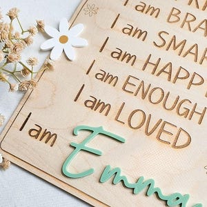 Letrero de positividad para habitación infantil, letrero de madera con afirmación positiva, recordatorio diario para habitación de niña, decoración de margaritas, autoestima positiva para niños pequeños. imagen 10