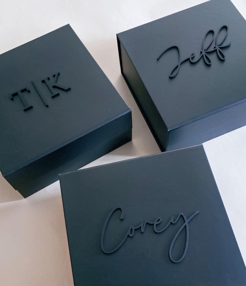 Caja magnética negra personalizada para hombre, acrílico 3D, nombre, embalaje moderno de lujo, caja de regalo vacía para hombre, recuerdo para esposo, paquete de obsequios para padrinos de boda. imagen 2