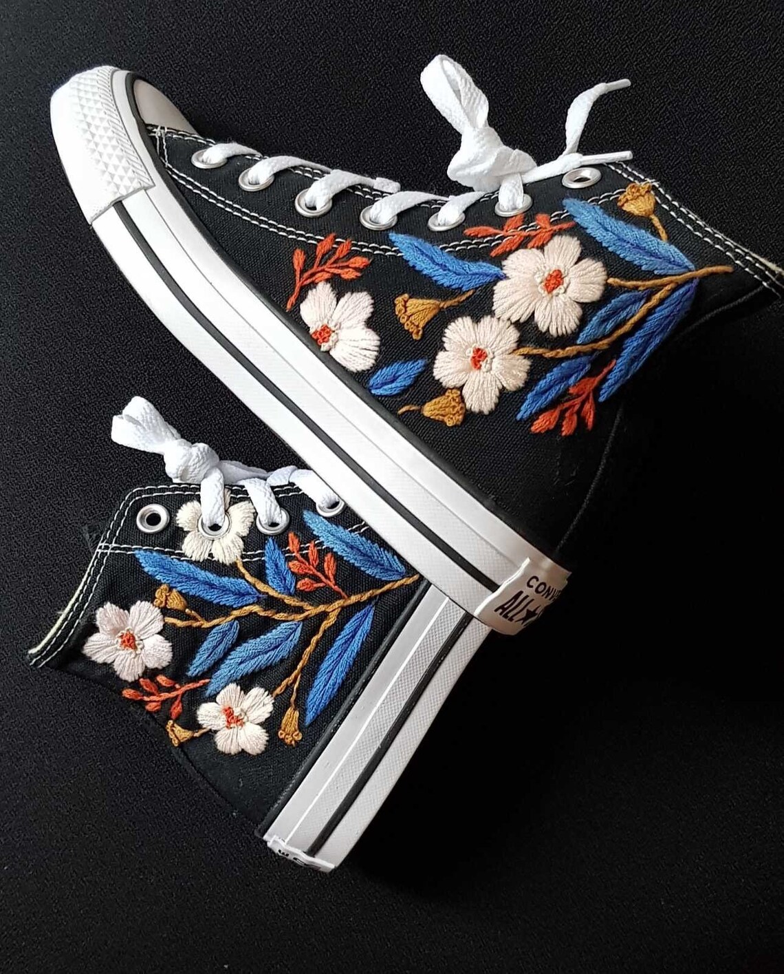 converse brodé