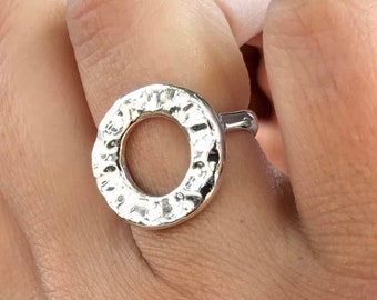 Anillo círculo martillado de plata de ley para mujer