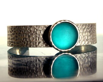 Bracelet with sea jewels in dark turquoise, hammered, silver-colored and adjustable