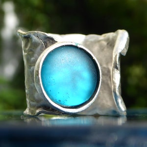 offener Ring mit Seeglas in Petrol , silberfarbend