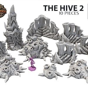 Op de afbeelding: Een verzameling van tien grijze, getextureerde terreinstukken voor tabletop gaming, met het label "THE HIVE 2". De stukken omvatten verschillende organisch ogende structuren met gaten en uitsteeksels, geschikt voor het creëren van een sciencefiction- of fantasieomgeving. Een miniatuurfiguur is inbegrepen.