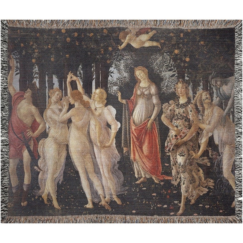 Puede incluir: Un tapiz que representa una escena del Renacimiento, con un grupo de mujeres con t&uacute;nicas blancas fluidas, bailando en un exuberante jard&iacute;n. Las mujeres est&aacute;n rodeadas de &aacute;rboles y flores, y un querub&iacute;n vuela por encima. El tapiz est&aacute; tejido con intrincados detalles y colores vibrantes.