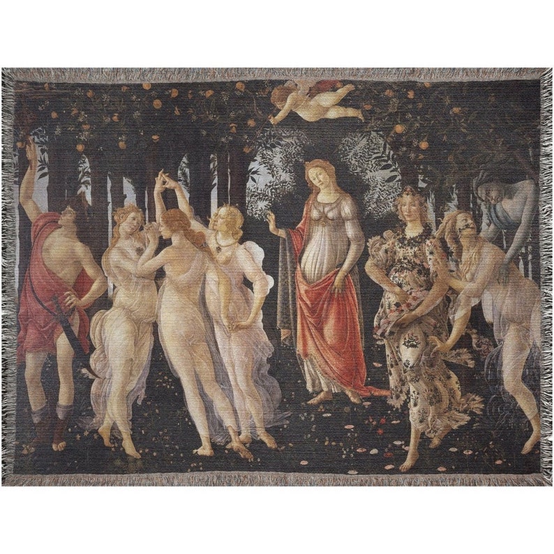 Puede incluir: Un tapiz que representa una escena del Renacimiento. El tapiz presenta un grupo de mujeres con t&uacute;nicas blancas fluidas, bailando en un bosque de &aacute;rboles. Una figura central, posiblemente una diosa, se encuentra con una t&uacute;nica roja y una corona de flores. El tapiz est&aacute; tejido con intrincados detalles y colores vibrantes.
