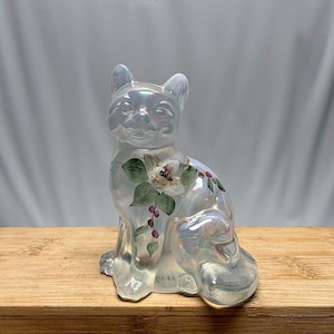 Fenton &quot;Royal Lent Rose&quot; Sitzende Katze
