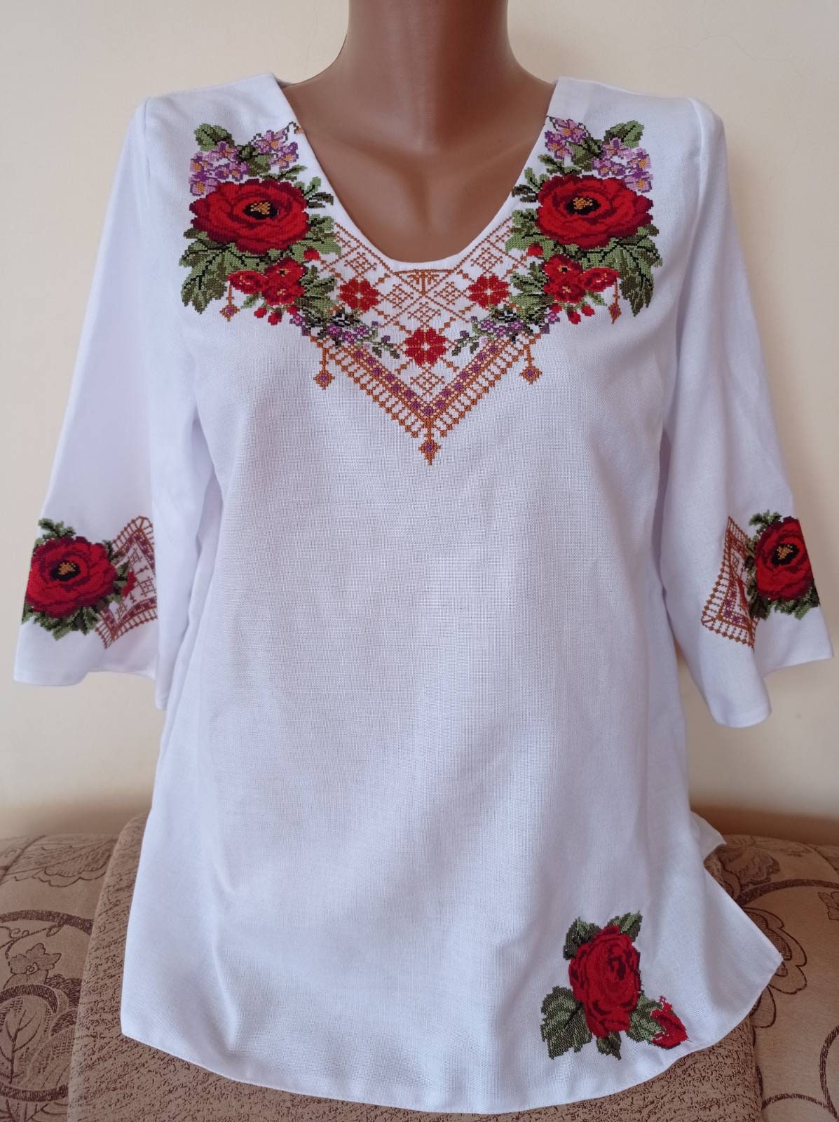 Blouse floral pattern Embrodered roses blouse White vyshyvanka | Etsy