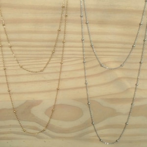 Collier long fin, sautoir, chaîne mini perles, acier doré ou argenté femme image 1
