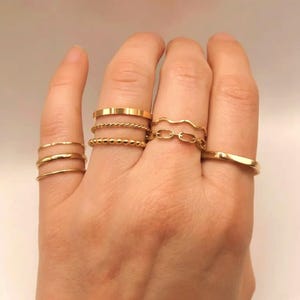 Bague fine en acier inoxydable 316L doré – Empilable et Minimaliste – Stacking Gold Ring