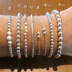 Damesarmband met zilveren kralen - Dunne en minimalistische armband - Set zilveren armbanden - Armband met zilveren kralen